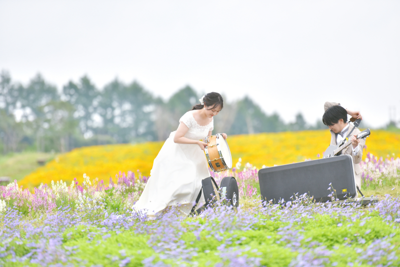 お花畑でライブの準備中♪