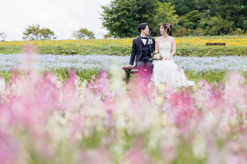 3つのお花に囲まれたロマンチックな1枚。