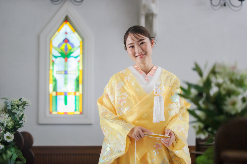 軽やかな黄色の色打掛