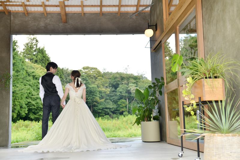 【秋限定】人気衣装×澄んだ秋空の下で叶える、ふたりのウェディング:洋装1着ロケーション撮影♪修正データ付☆