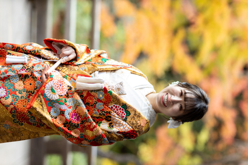 豪華な花柄刺繍の色打掛