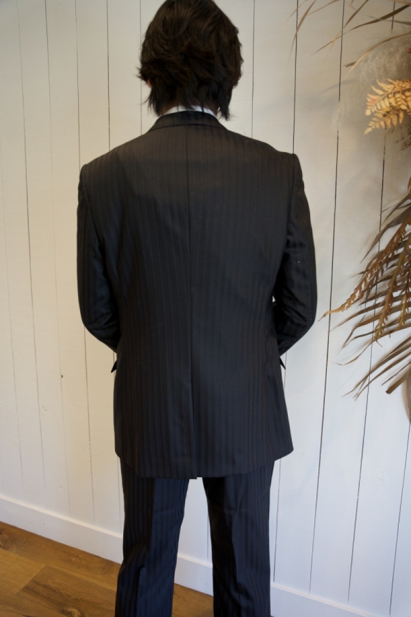 ストライププラックスーツ