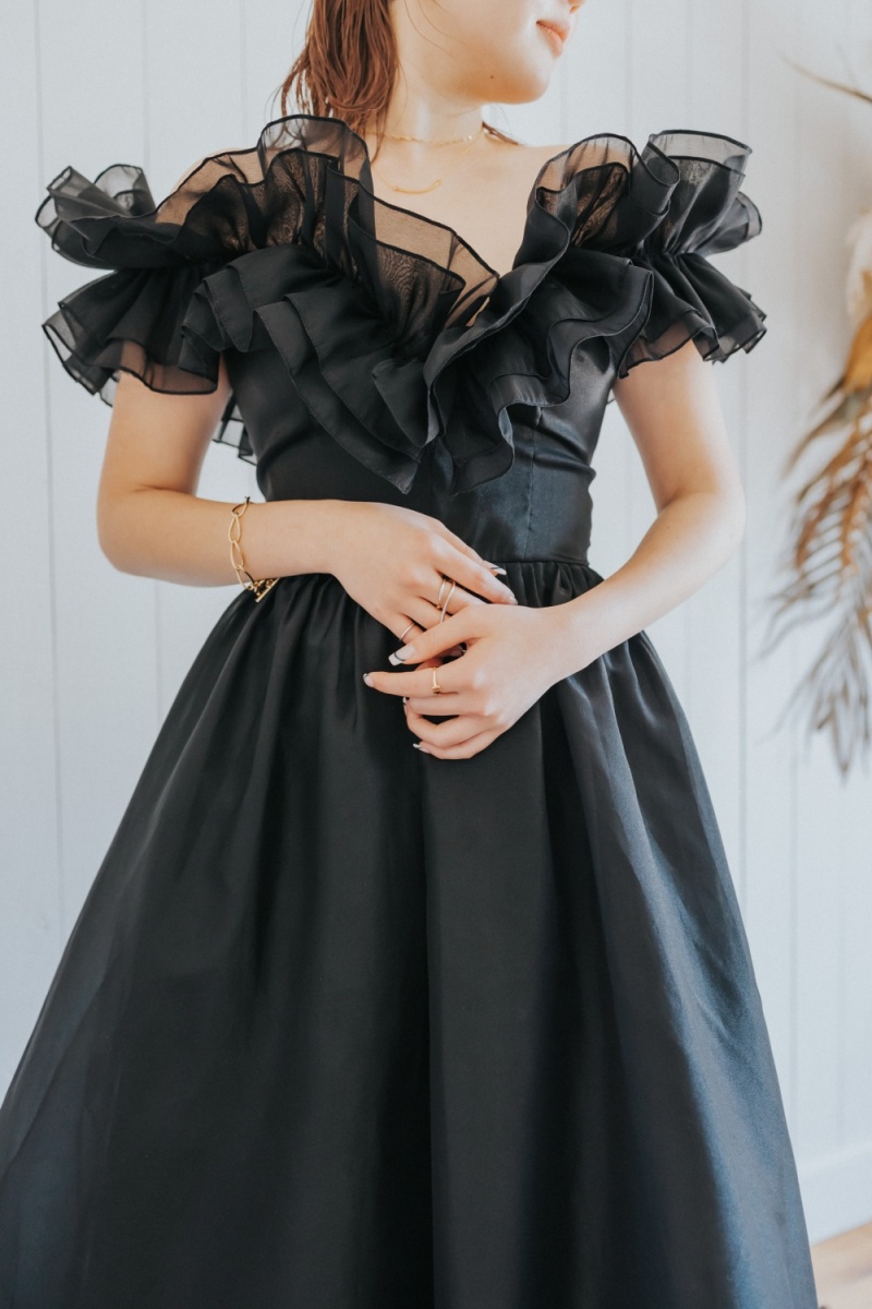 ブラックAラインドレス