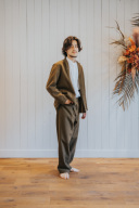 カーキセットアップ