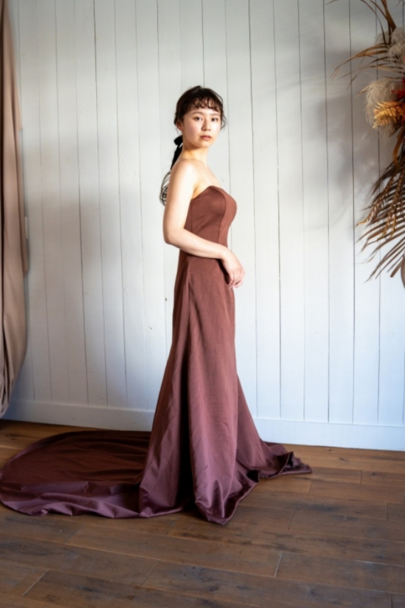 ブラウンカラードレス