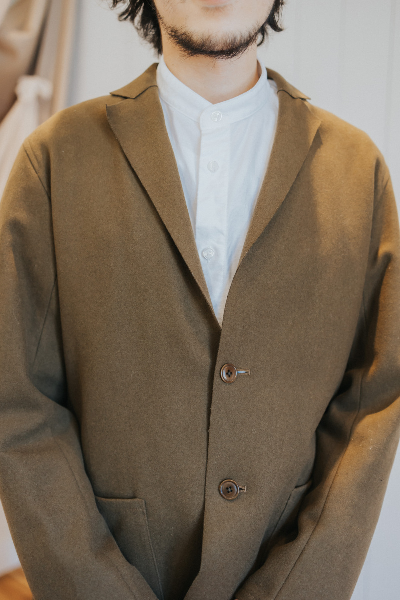 カーキセットアップ