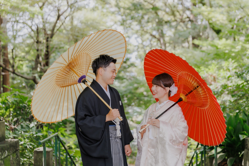 和傘とともに彩る和装フォト