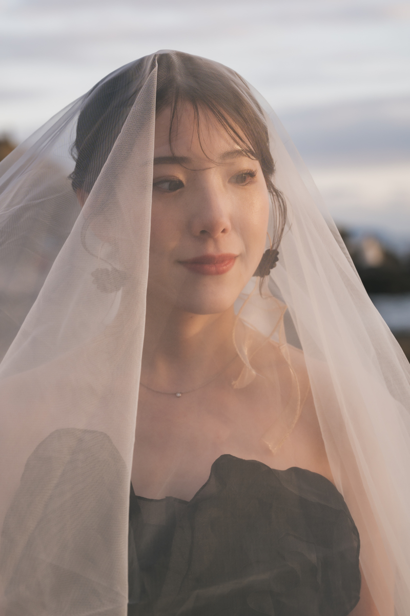 ベール越しに映る柔らかな美しさ