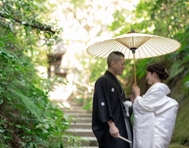 緑豊かな寺院での撮影