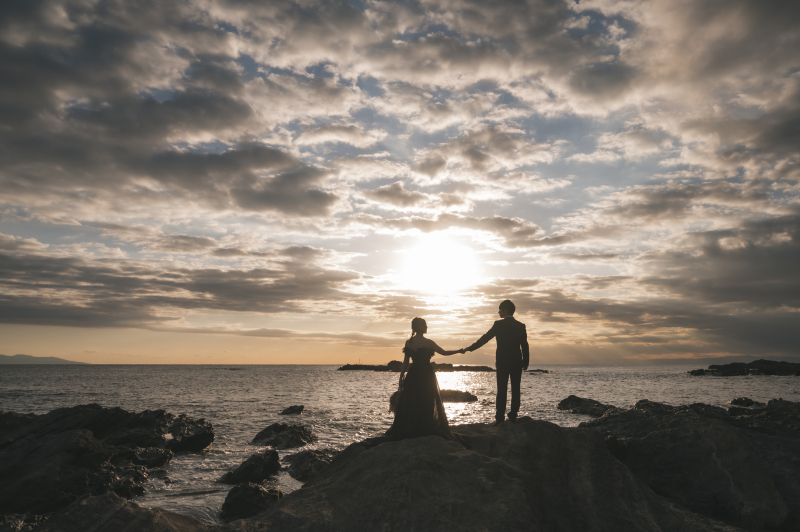 夕陽に包まれる、ふたりだけの特別な時間｜城ヶ島ロケーションフォト