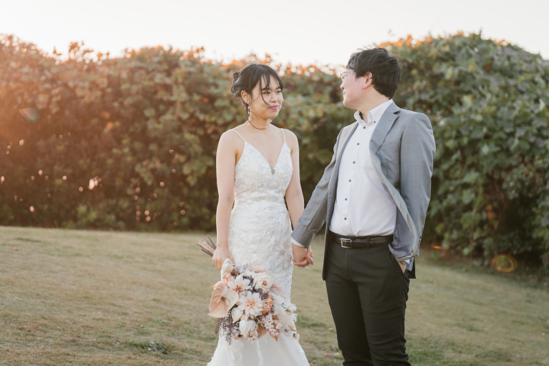 冬の澄んだ空気の中でフォトウェディング｜12月の片瀬江の島海岸