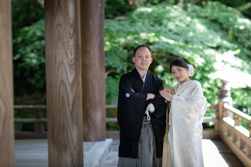 寄り添うふたりの自然な表情