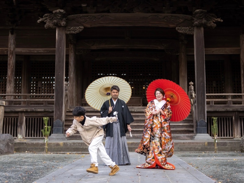 いつもと違うパパとママと家族写真