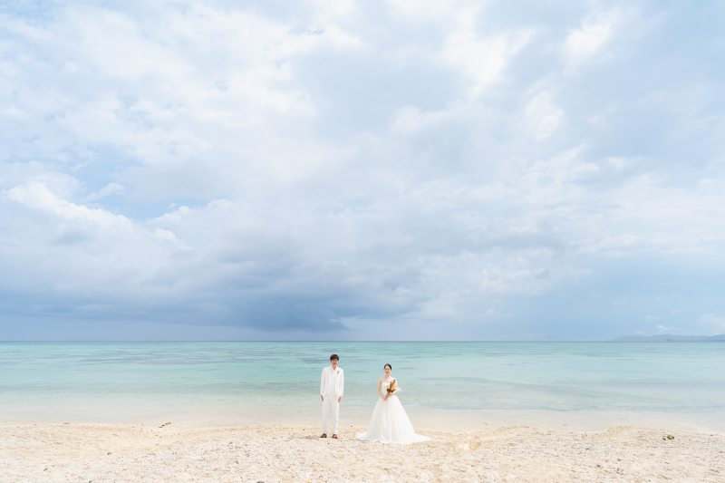 まずは!!ビーチをバックにお二人写しから!