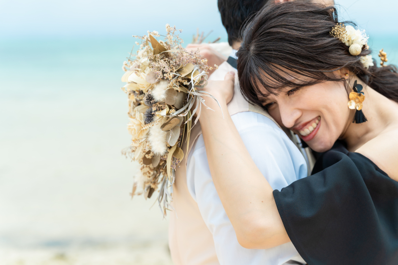 ビーチのカラードレスも映えるんです^^!!