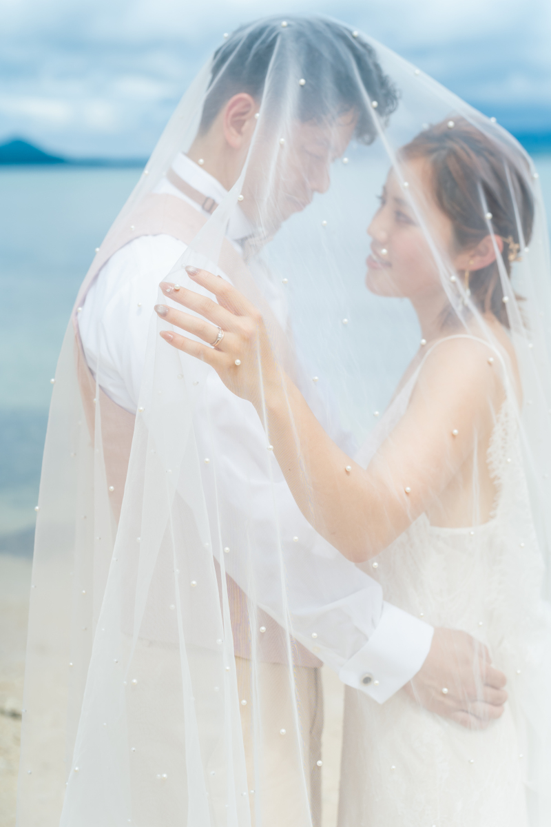 ベールに包まれるお二人・・