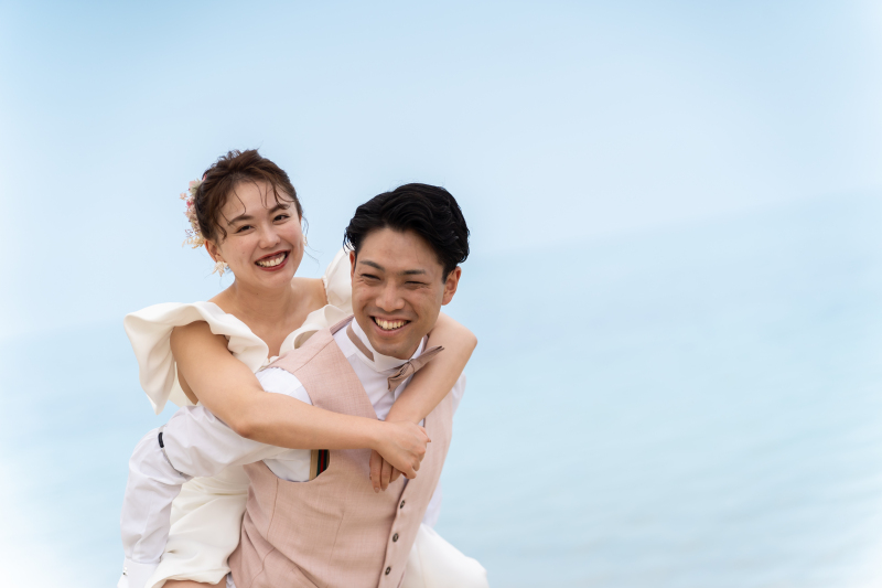 weddingドレスとカラードレスでビーチ&フォトグラファーおすすめロケ地へ！