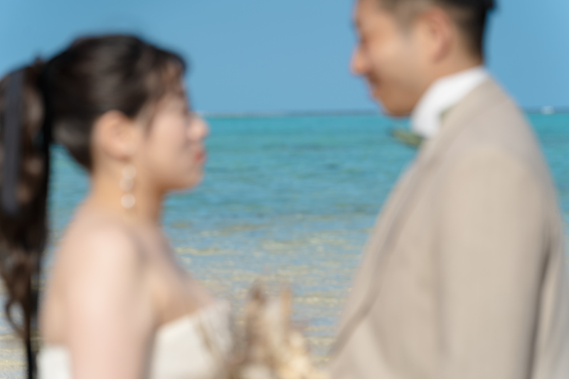 お二人越しの海・・・