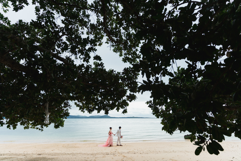 海とグリーンとお二人・・