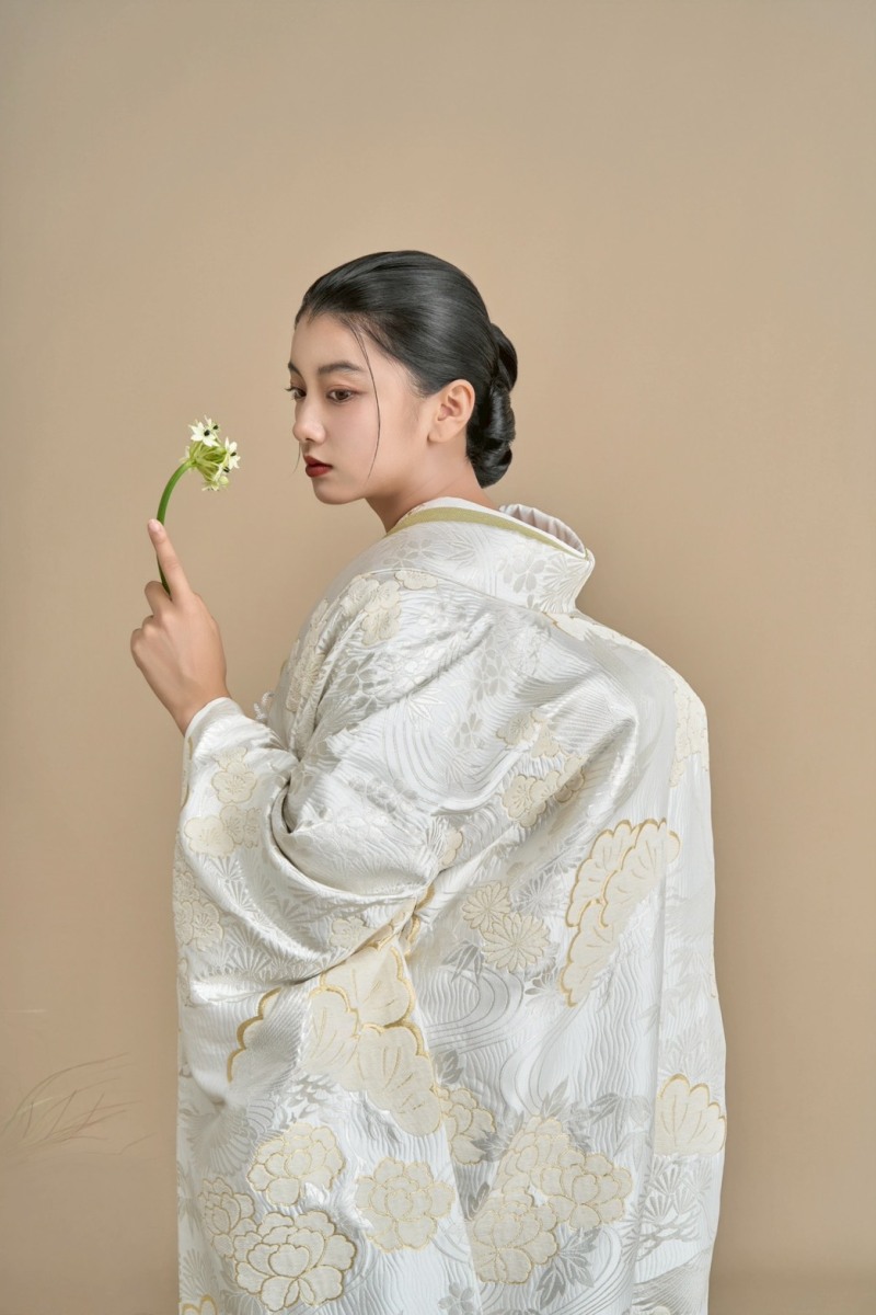  流水松竹梅に鶴 - りゅうすいしょうちくばいにつる -