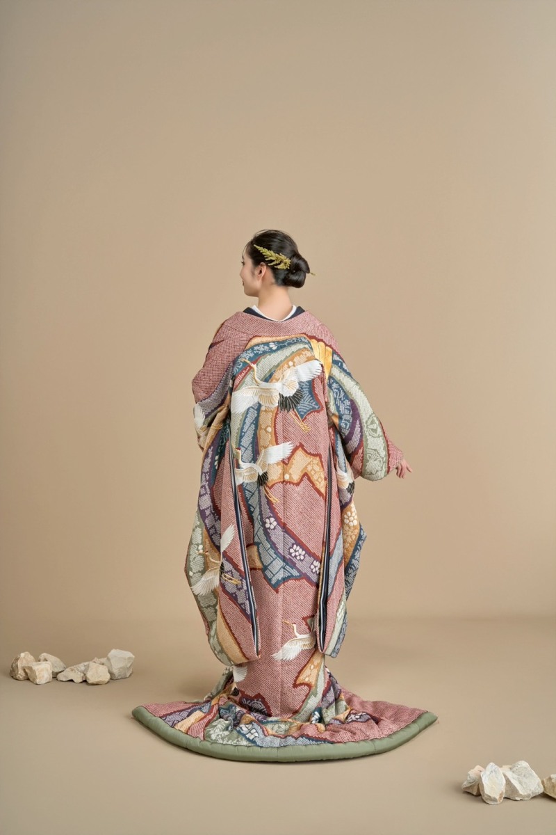 熨斗目飛翔鶴（のしめひしょうかく）