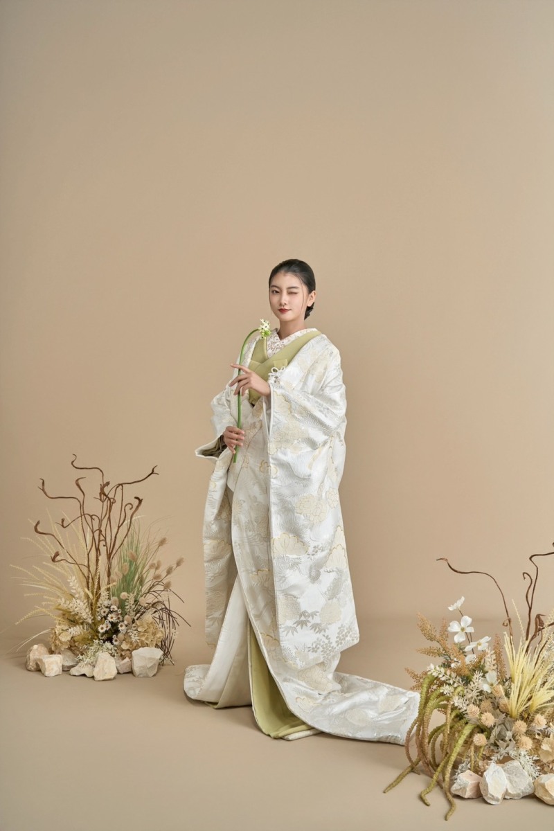  流水松竹梅に鶴 - りゅうすいしょうちくばいにつる -