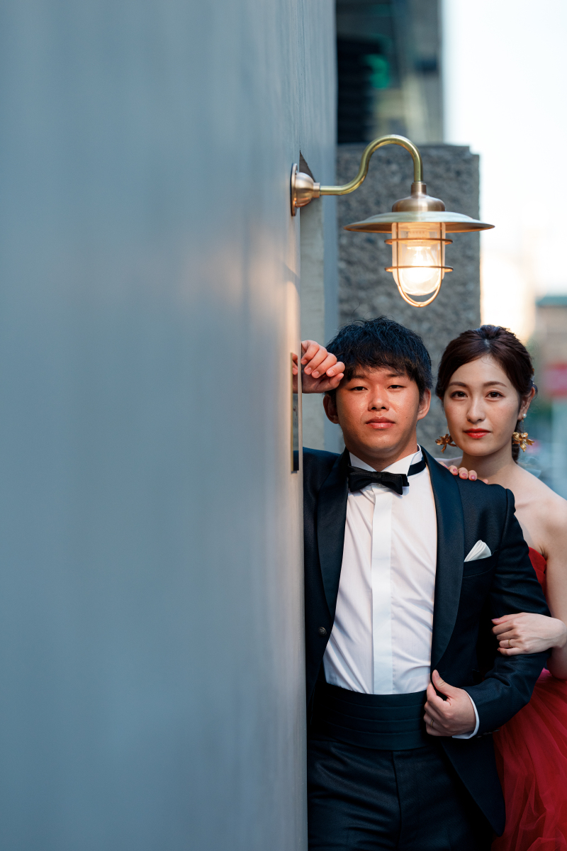 ラストは裏口ライトの下で