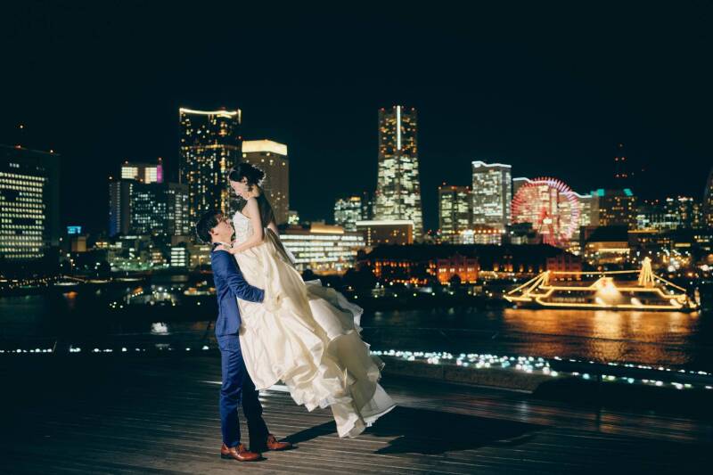 大さん橋のデッキでお姫様だっこショット