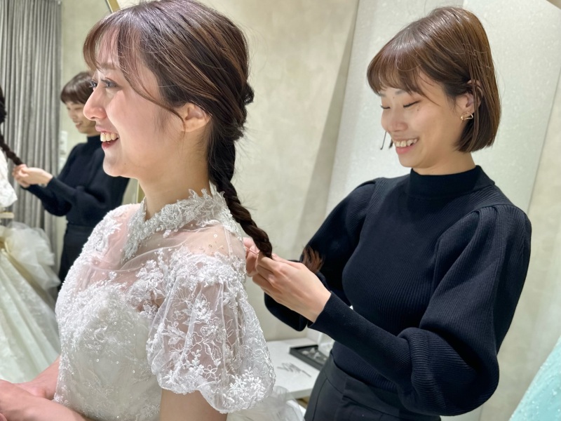 ヘアアレンジをして当日の姿に近づけます☆
