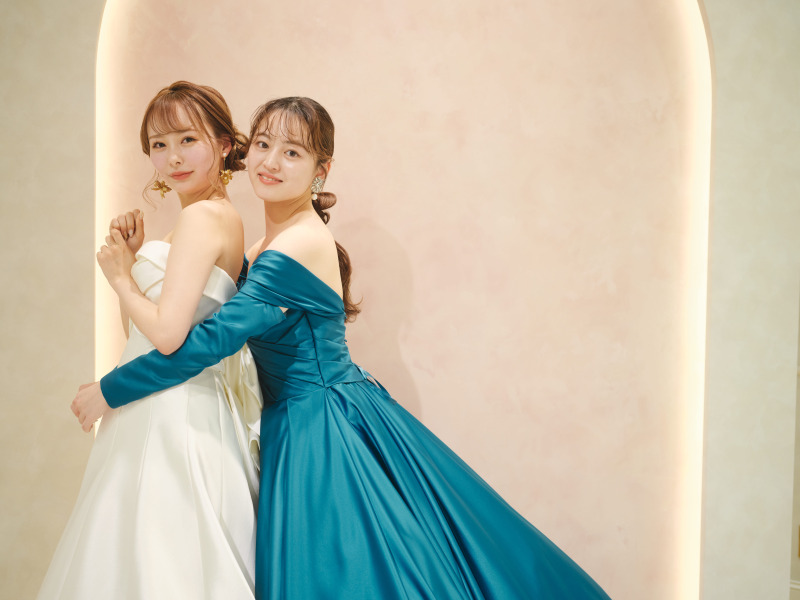 【ご友人フォト】フォトジェニックな空間で撮影するドレスショップ店内フォト