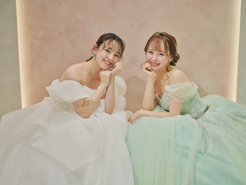 【ご友人フォト】フォトジェニックな空間で撮影するドレスショップ店内フォト