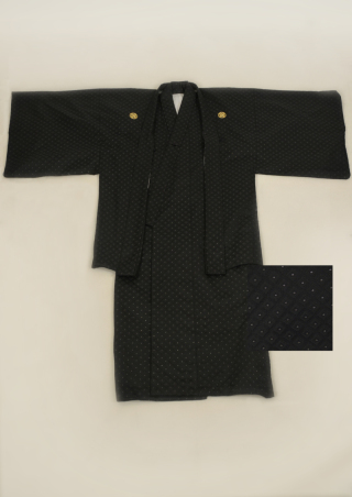 【紋服】黒四ツ目菱ゴールド入り