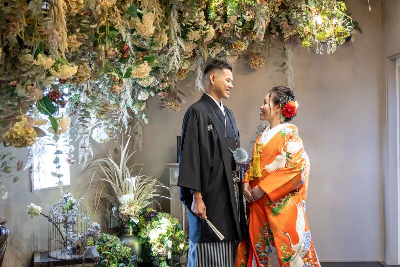 スタジオで和装のふたり