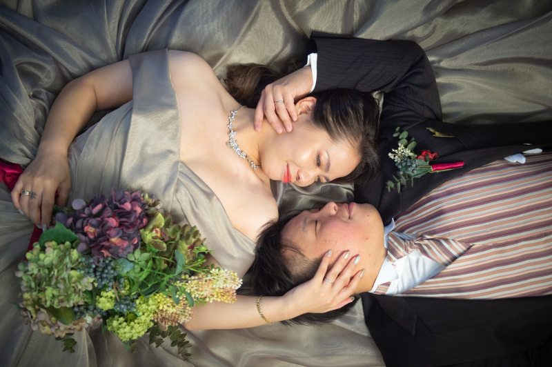 見つめ合う、絵画のような瞬間