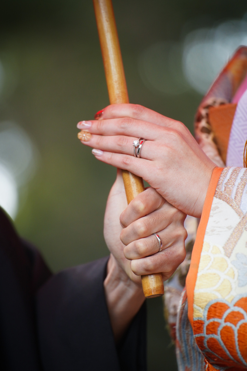 番傘に添えられた手