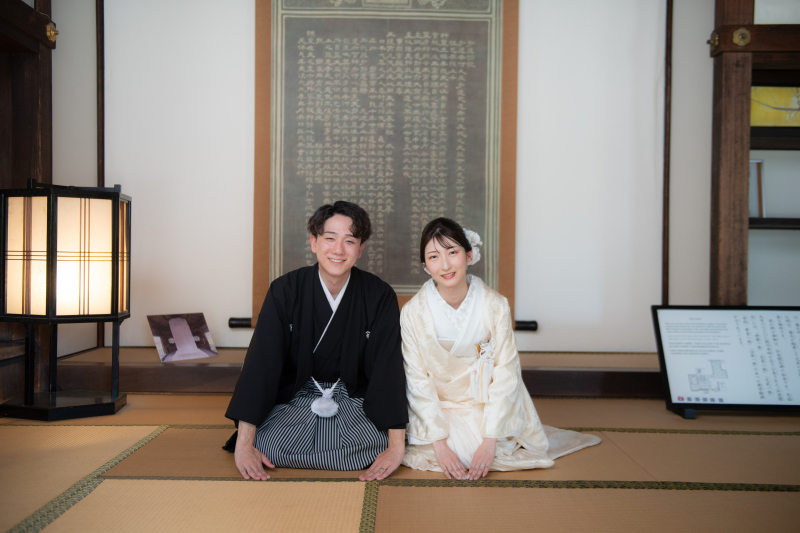 正庁正席の間で正座ショット