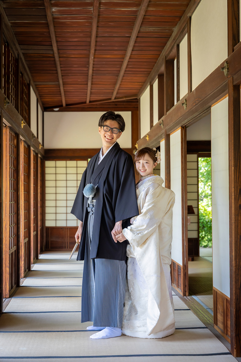 趣ある正庁廊下で魅せる並び姿