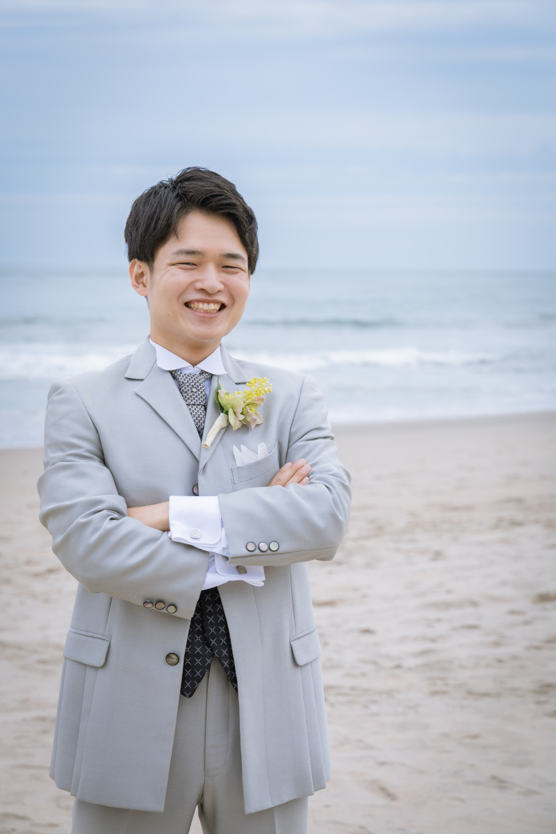 笑顔の爽やかな新郎様ソロショット