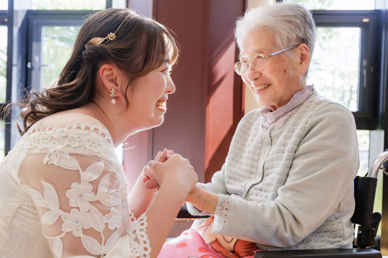 心つながる手と手