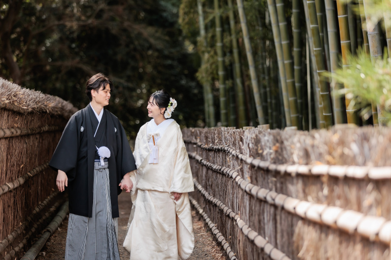 竹垣の小道に映える和装
