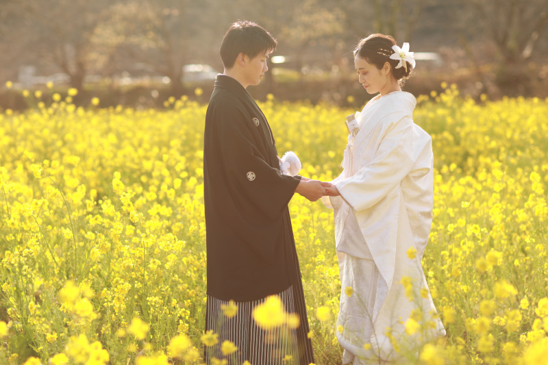 菜の花の中で心つなぐ瞬間
