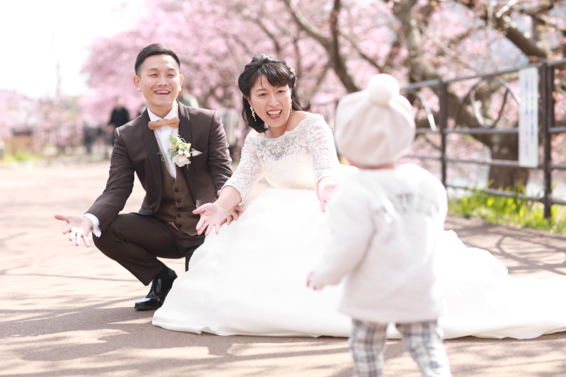 河津桜に包まれて家族の一枚