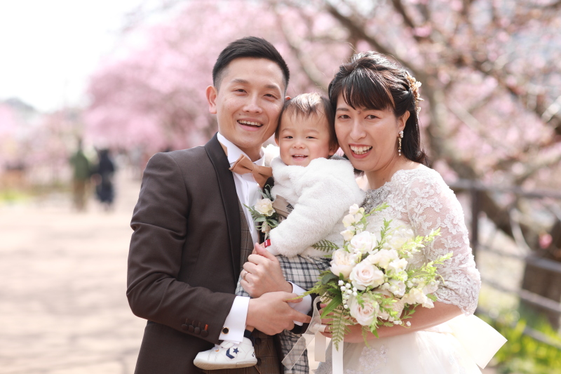 ぎゅっと寄り添う家族時間