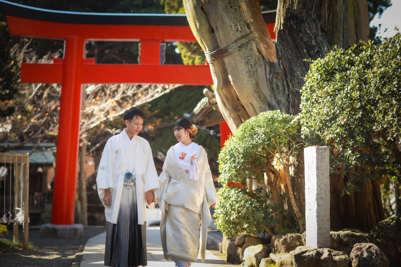 【白濱神社】鳥居と海のコントラストが美しい!和装ロケーションフォトプラン