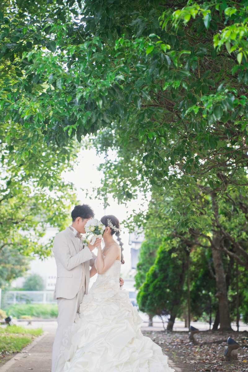 柔らかな光に包まれるチャペルフォトウェディング