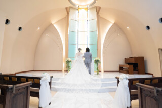 柔らかな光に包まれた、永遠の誓いの瞬間