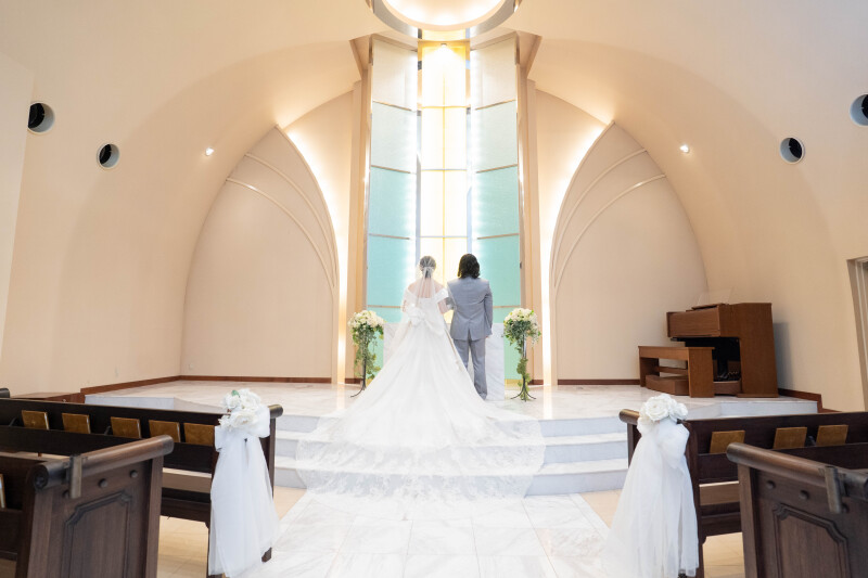 柔らかな光に包まれた、永遠の誓いの瞬間