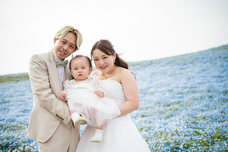 笑顔あふれる家族の瞬間