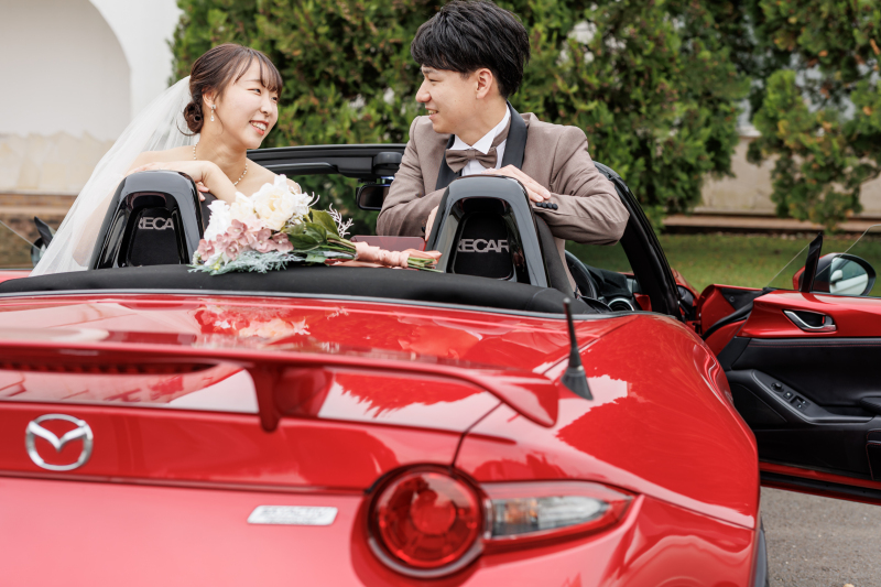 真っ赤なオープンカーと一緒に一枚！