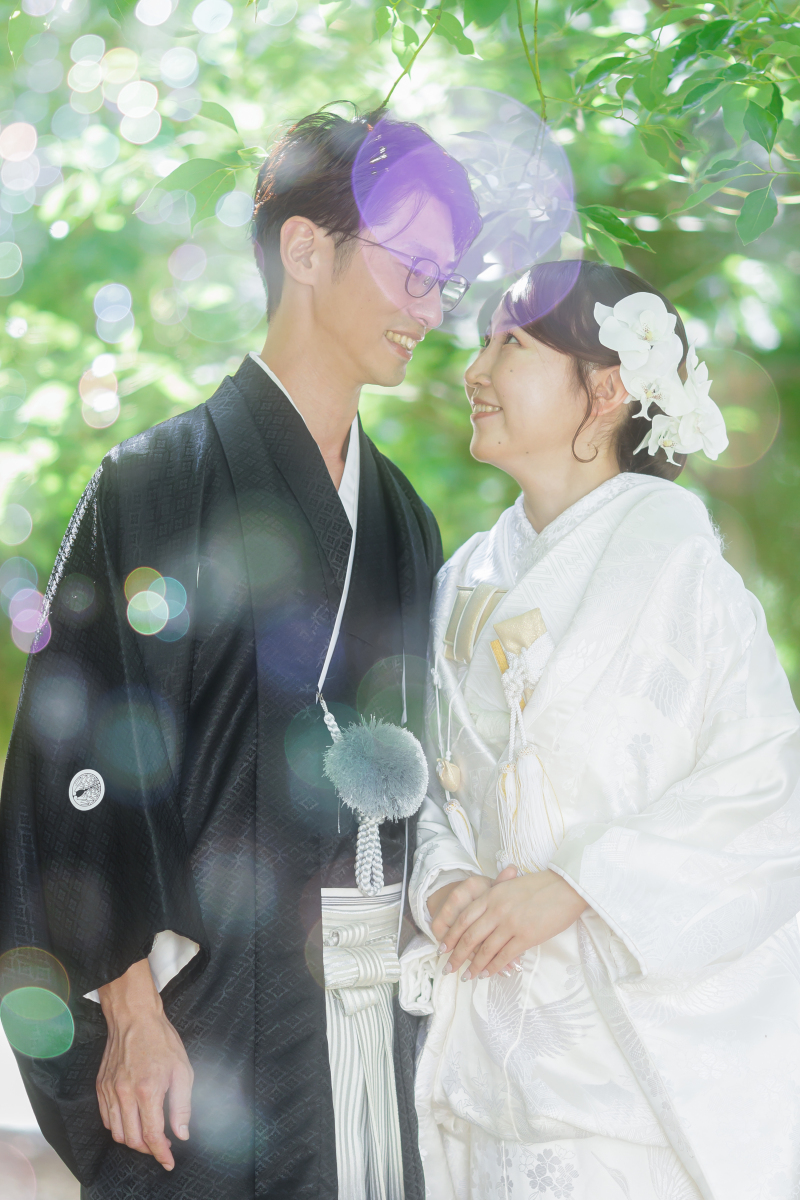 木漏れ日の見つめ合いショット